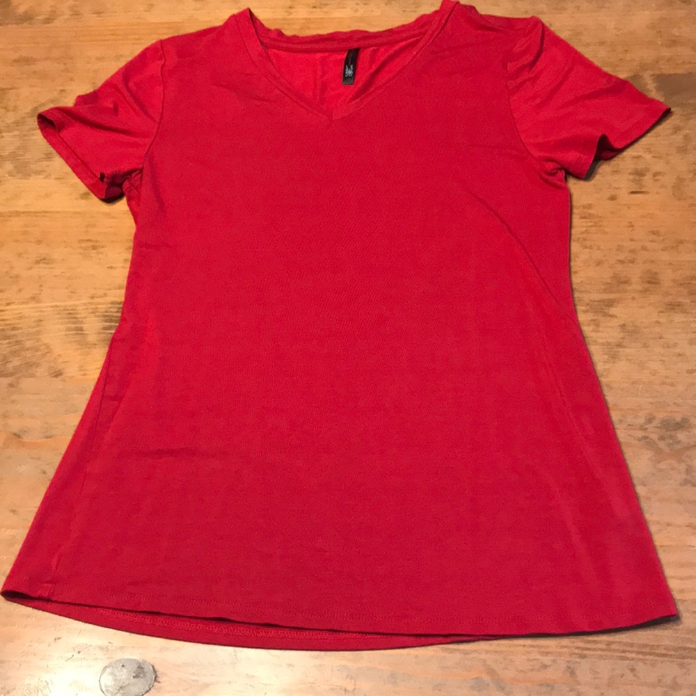 JW style V-neck shirt women’s medium short sleeves machine wash, good condition.